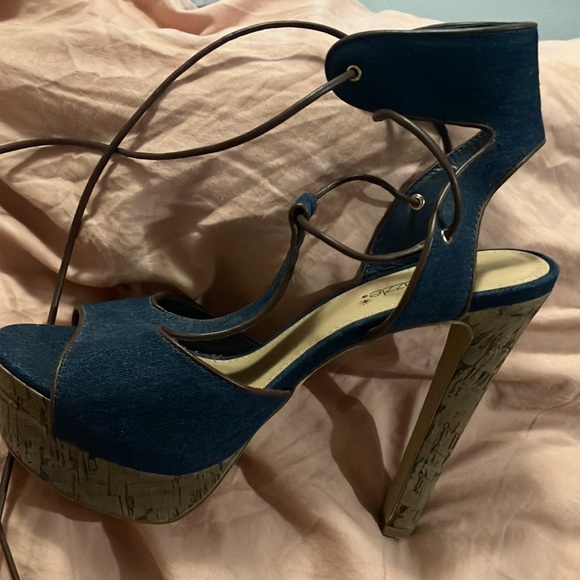 Woman/ Heels - Picture 6 of 8